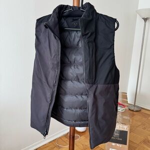 Lululemon El Primo Men's Vest in Black and Charcoal